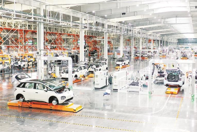 位于柳東新區(qū)內的上汽通用五菱寶駿基地內的島式精益制造工廠。記者 覃科 攝