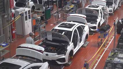 科技助力生產(chǎn) 中國(guó)新能源汽車(chē)駛向綠色未來(lái)